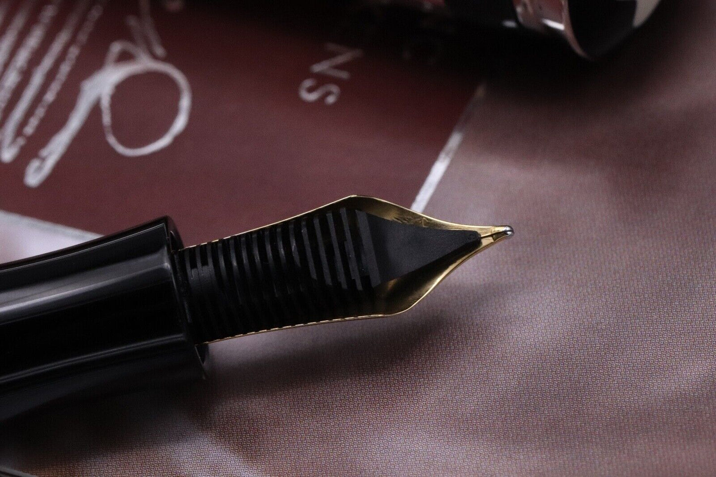Montblanc Writers Edition Charles Dickens Fountain Pen - UNUSED image 4