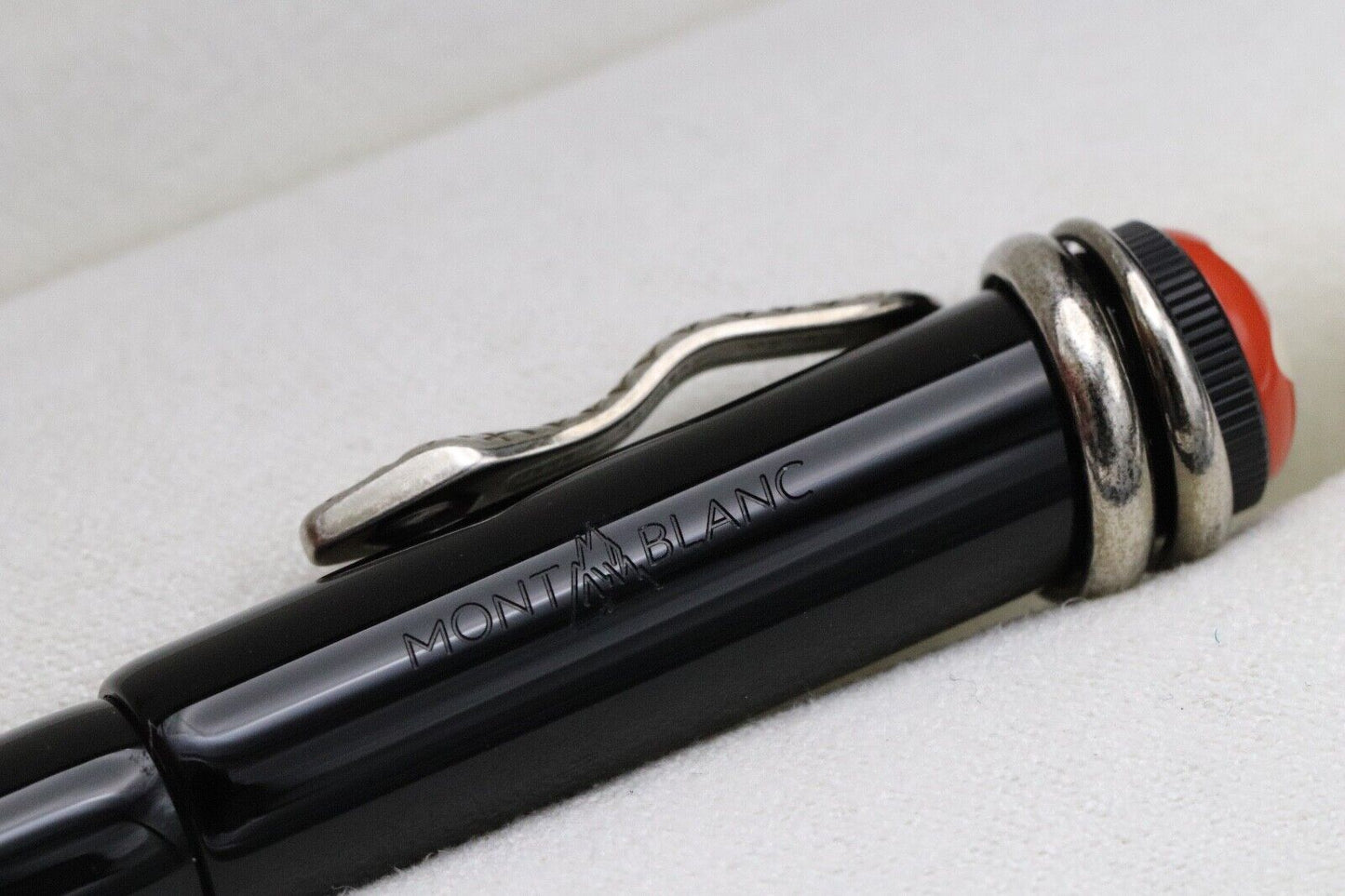 Montblanc Heritage Rouge et Noir Black SE Rollerball Pen image 4