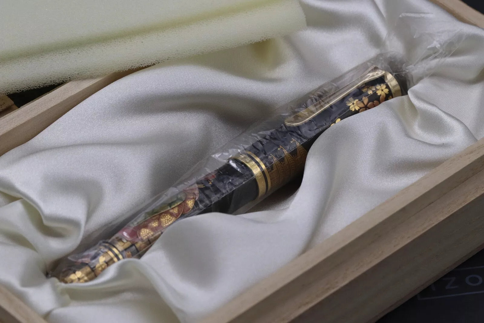 Pelikan M1000 Maiko in Kyoto Maki-e LE88 Fountain Pen - UNUSED image 12
