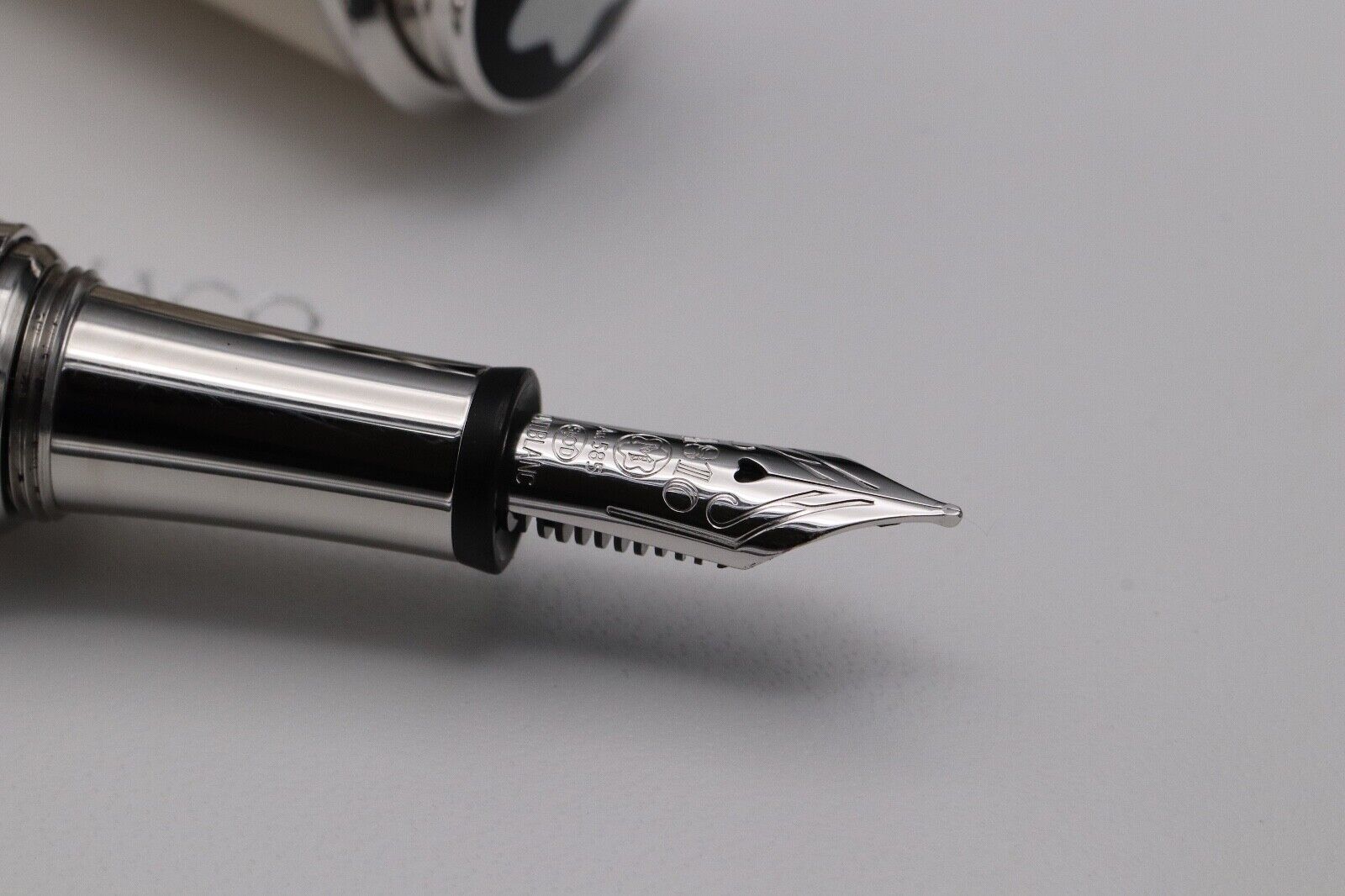 Montblanc Princesse Grace de Monaco Ivory-Resin Fountain Pen image 2