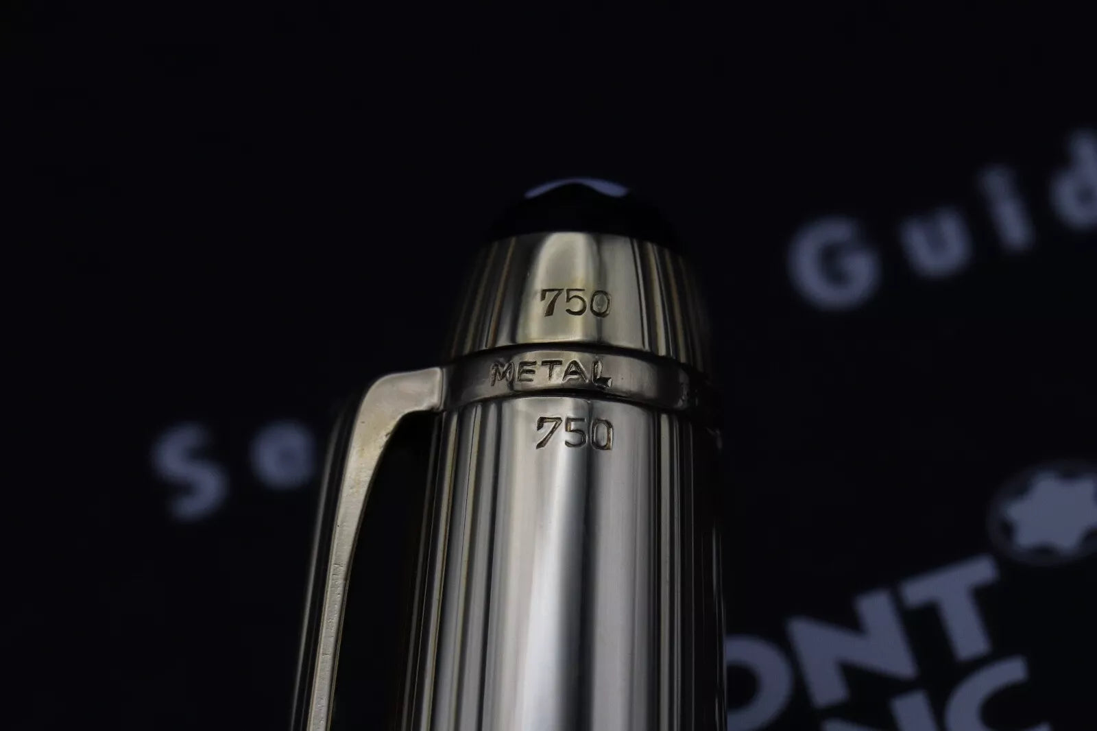 Montblanc Meisterstuck 144 Classique Pinstripe Solid Gold Fountain Pen image 6