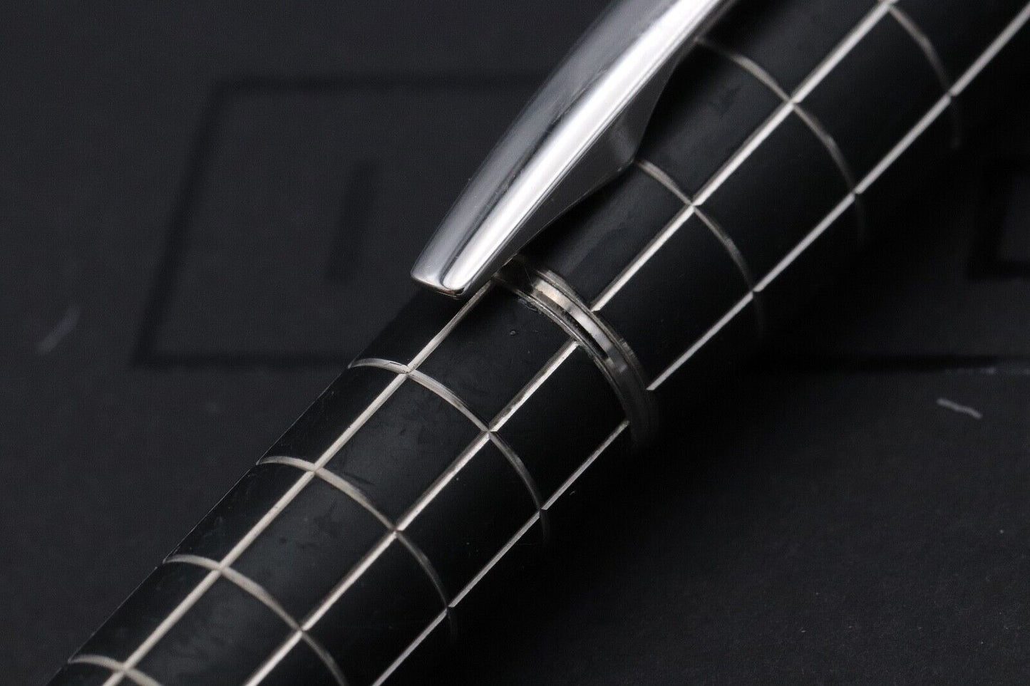 Montblanc Starwalker Rubber Platinum Fountain Pen - Broad Nib image 3