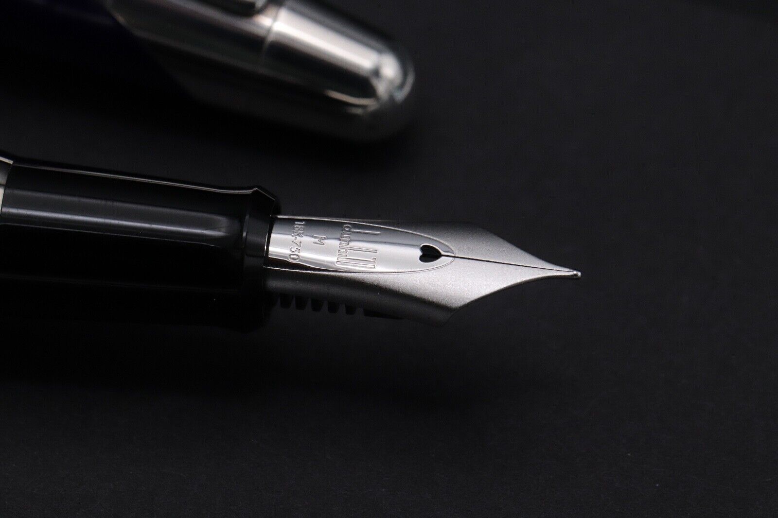 Dunhill AD2000 Blue Stardust Fountain Pen image 2