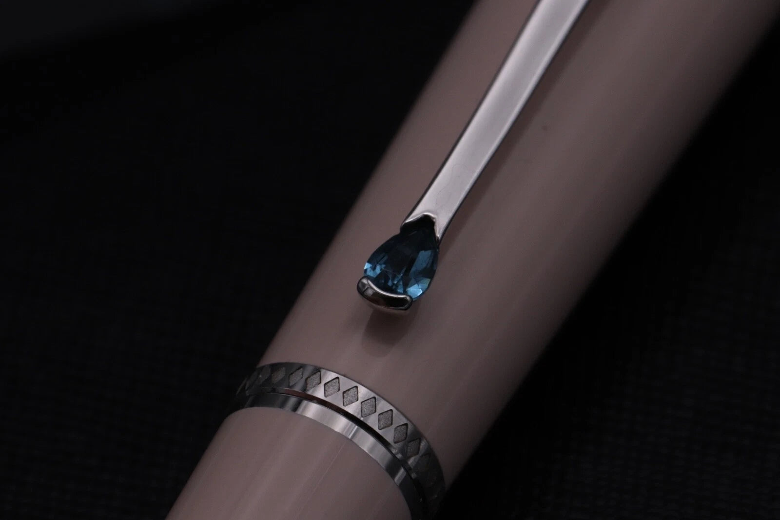 Montblanc Muses Poudre Special Edition Rollerball / Fineliner Pen image 7