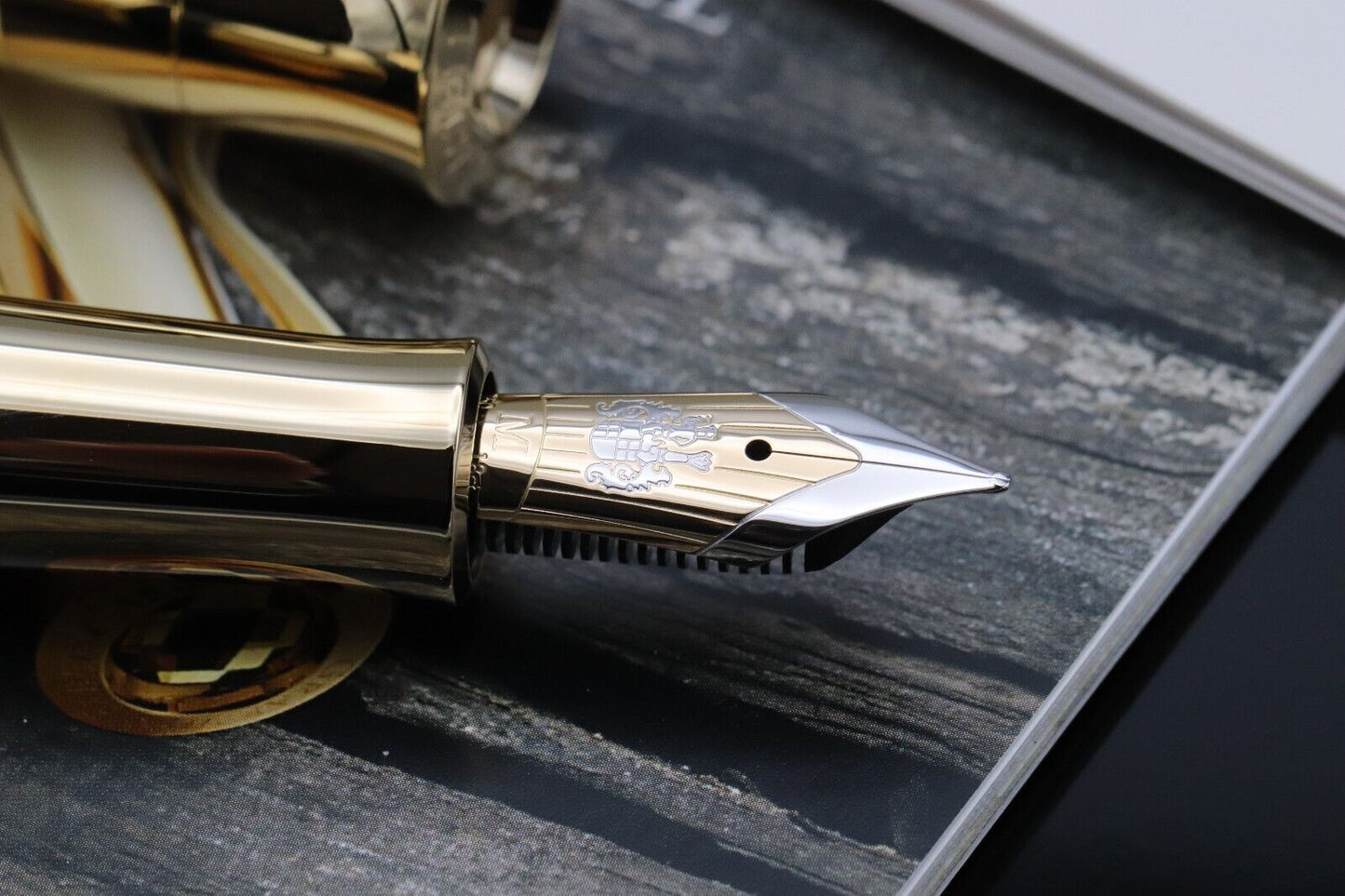 Graf von Faber-Castell Pen of the Year 2012 Oak Wood Fountain Pen - UNUSED image 2