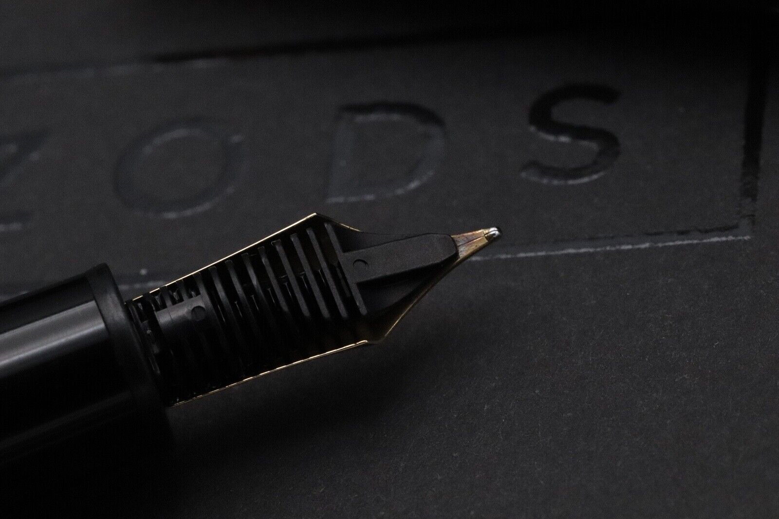 Montblanc Meisterstuck 146 LeGrand Gold-Coated Fountain Pen image 3