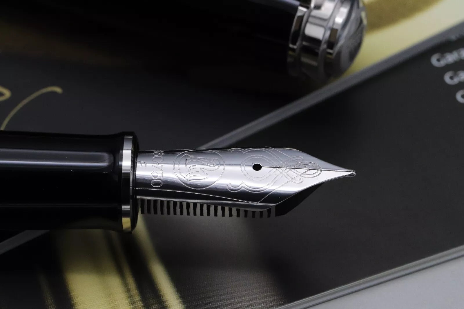 Pelikan Souveran M1005 Stresemann Fountain Pen image 2