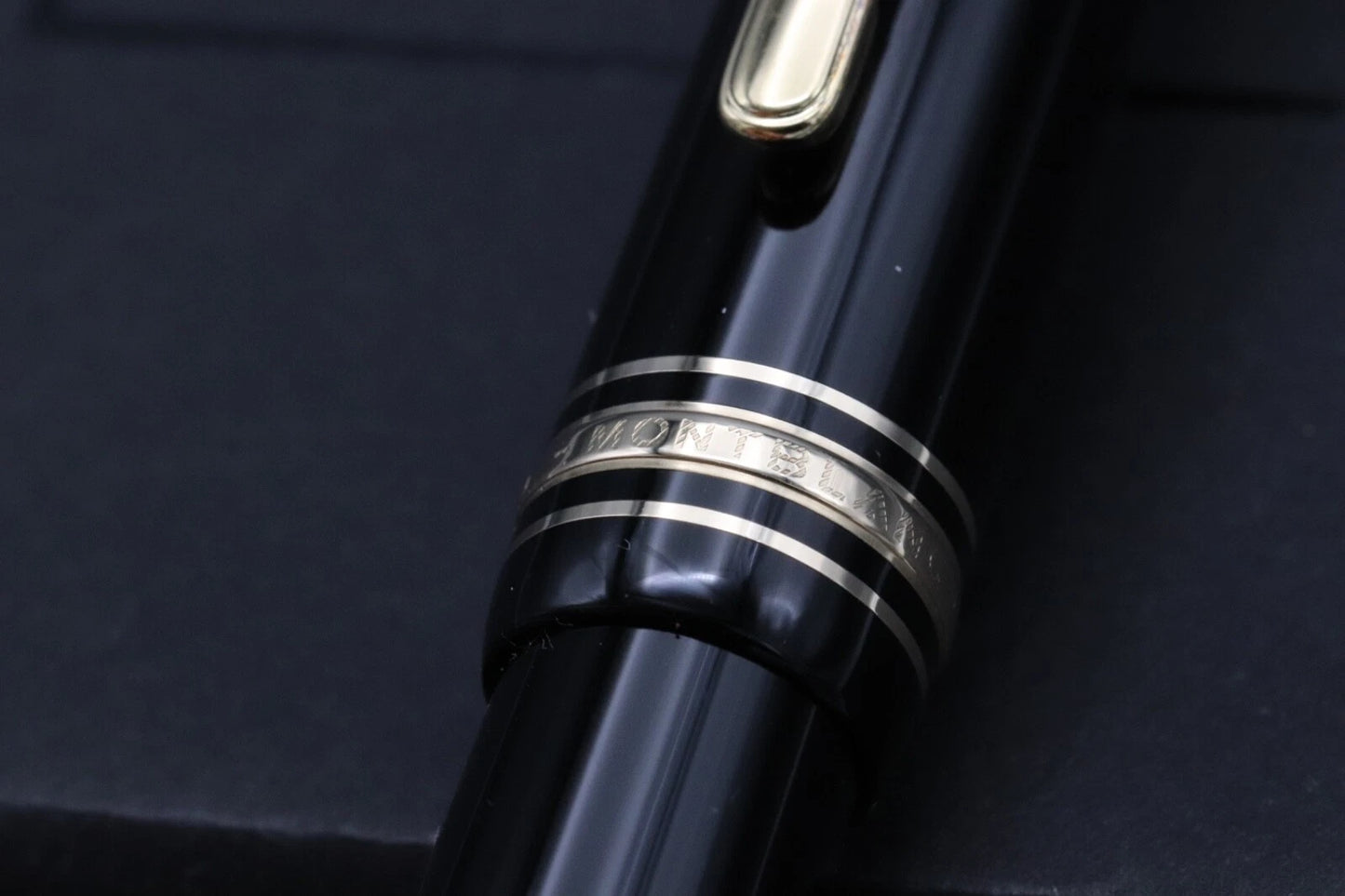 Montblanc Meisterstuck 146 LeGrand Gold Coated Fountain Pen - Monotone Nib image 2