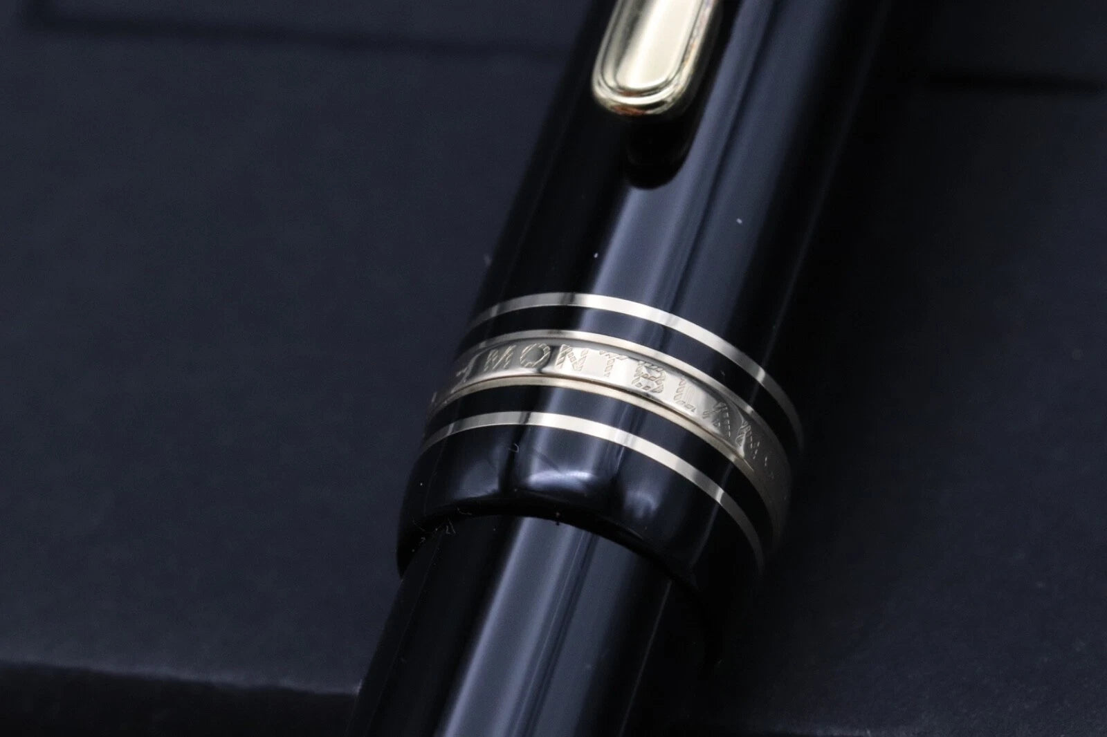 Montblanc Meisterstuck 146 LeGrand Gold Coated Fountain Pen - Monotone Nib image 2