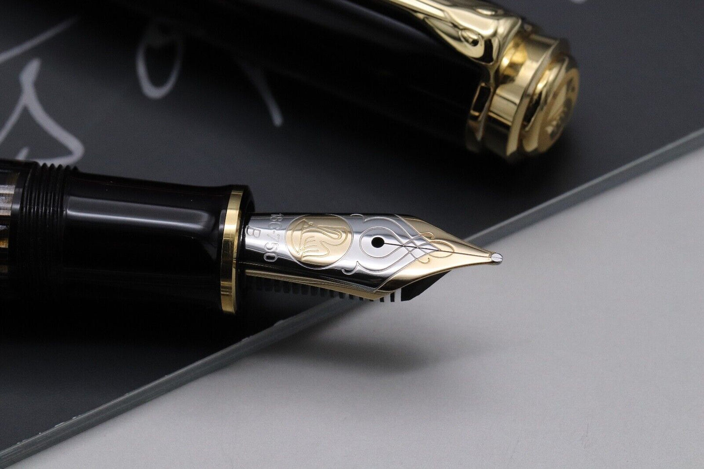 Pelikan Souveran M800 Tortoiseshell Brown SE Fountain Pen - NEVER INKED image 2