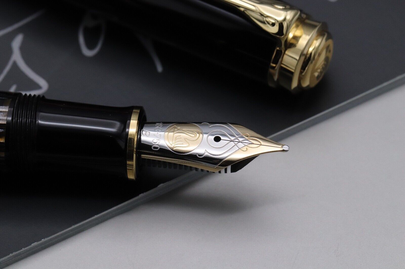 Pelikan Souveran M800 Tortoiseshell Brown SE Fountain Pen - NEVER INKED image 2