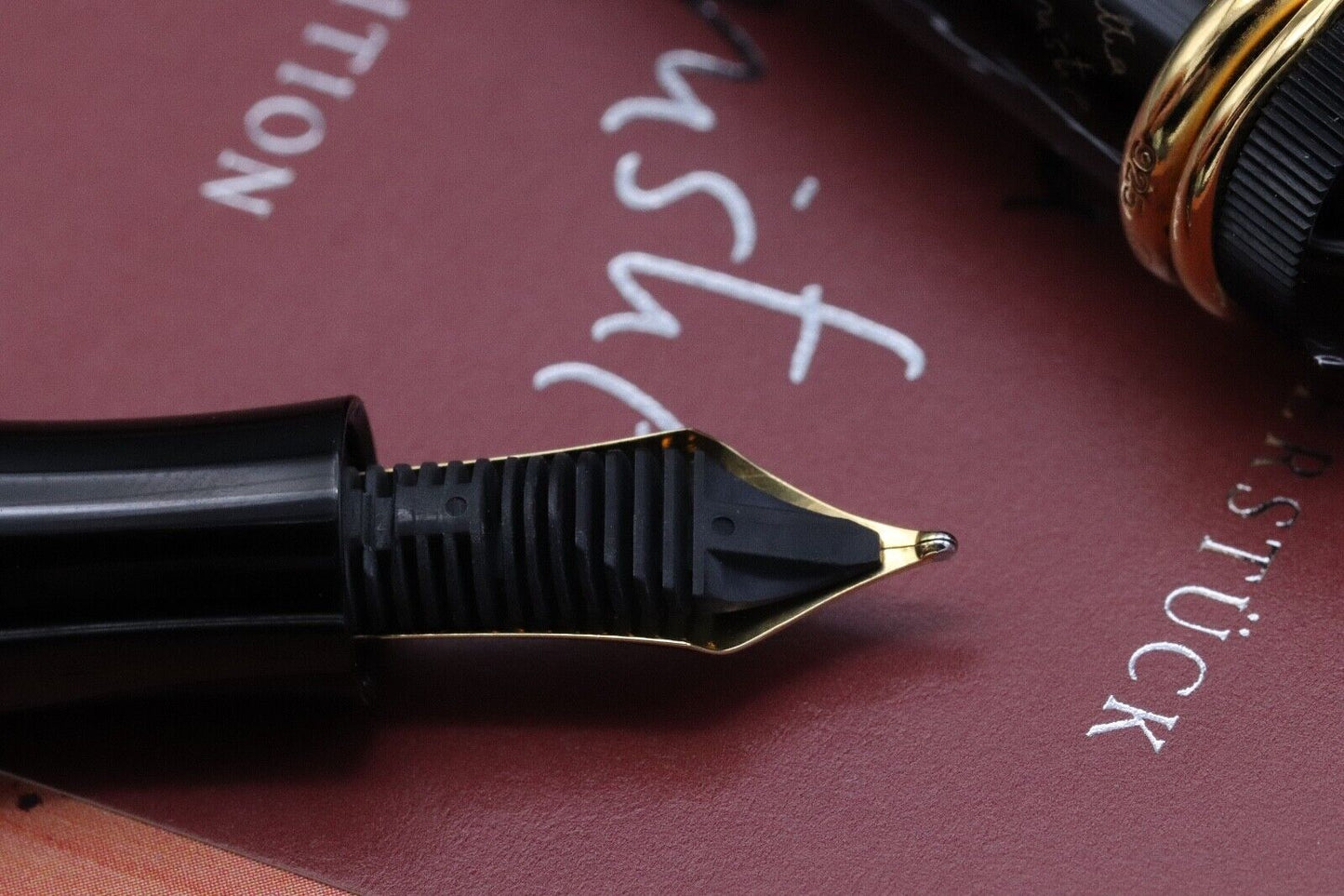Montblanc Writers Edition Agatha Christie Vermeil Fountain Pen - UNUSED image 4