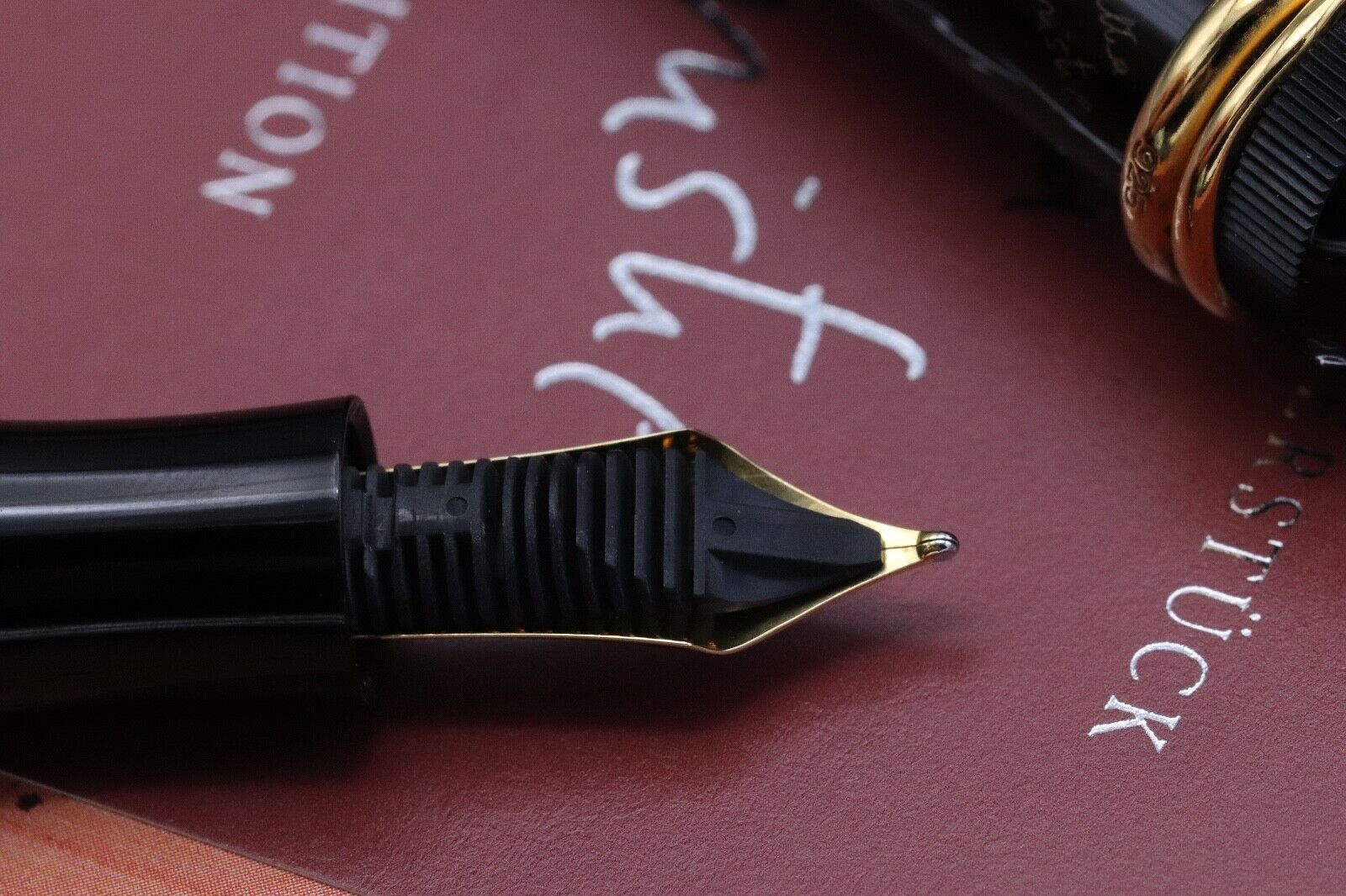 Montblanc Writers Edition Agatha Christie Vermeil Fountain Pen - UNUSED image 4