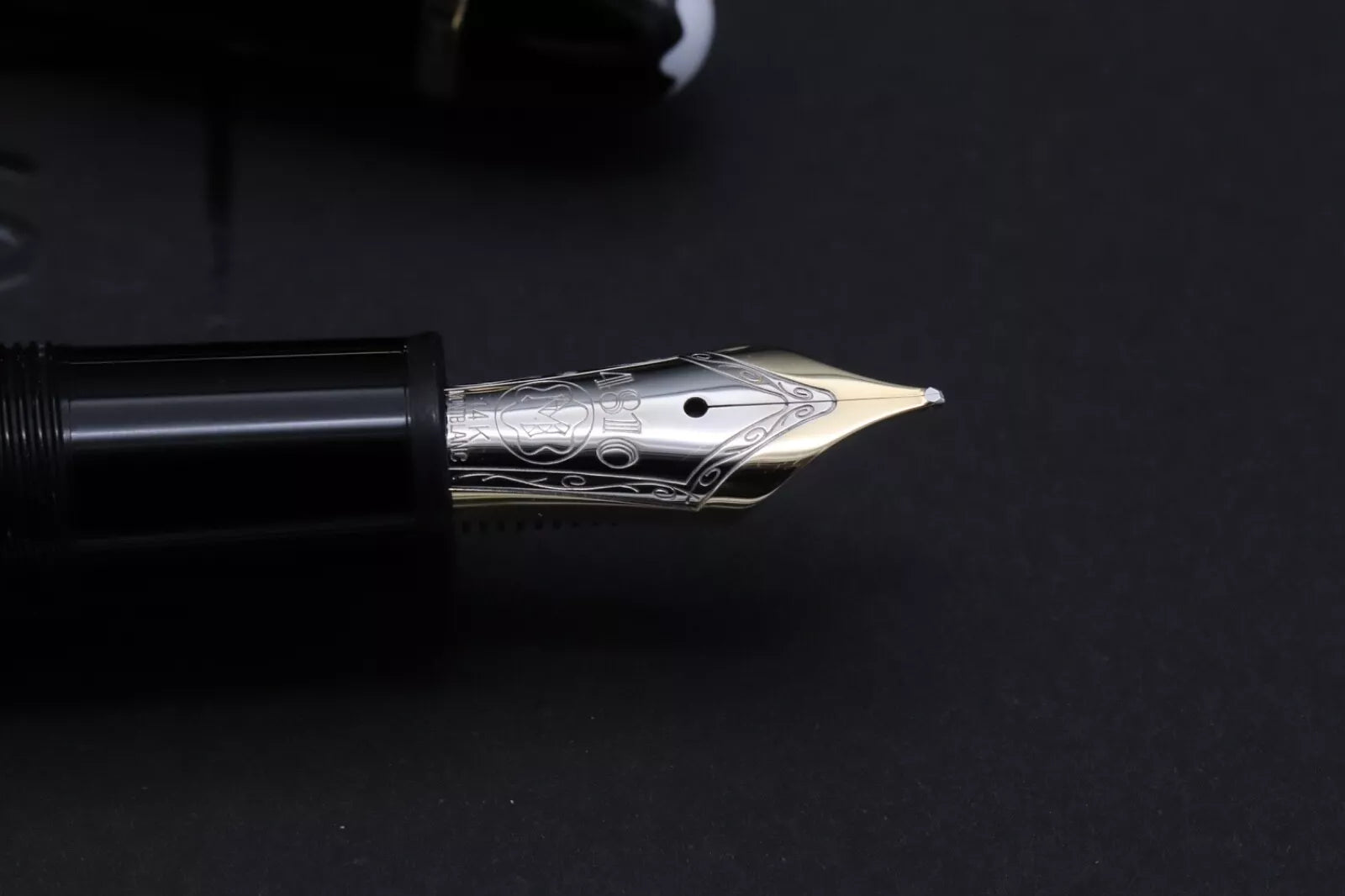 Montblanc Meisterstuck 146 LeGrand Gold Coated Fountain Pen - OM Nib image 5