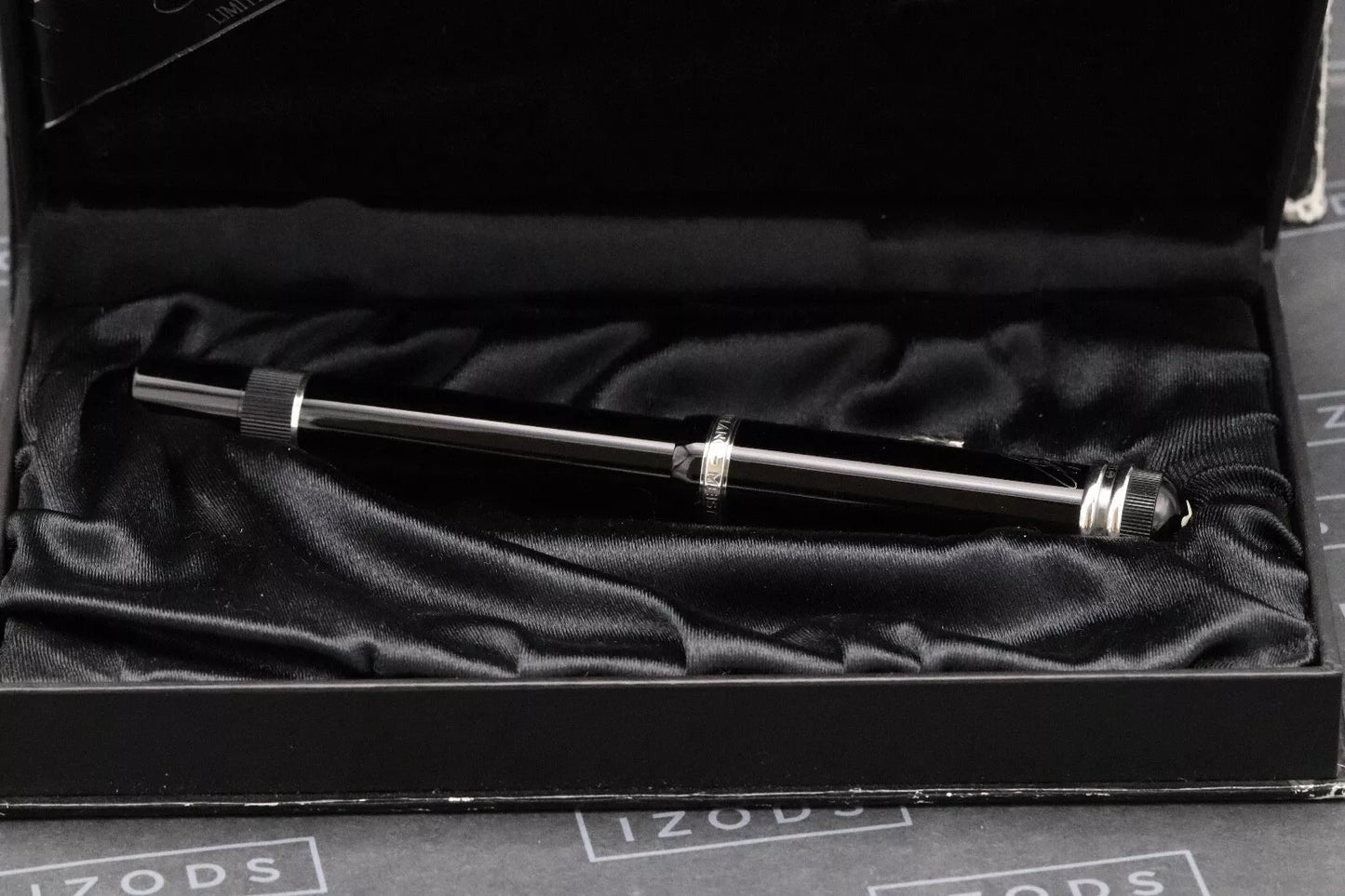 Montblanc Writers Edition Imperial Dragon Fountain Pen - Broad Nib image 7