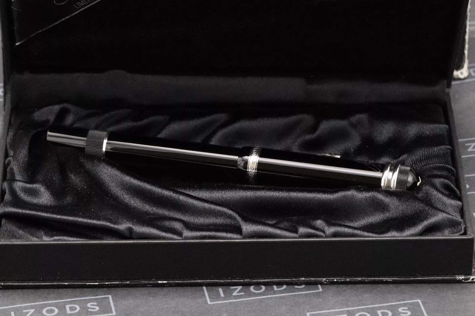 Montblanc Writers Edition Imperial Dragon Fountain Pen - Broad Nib image 7