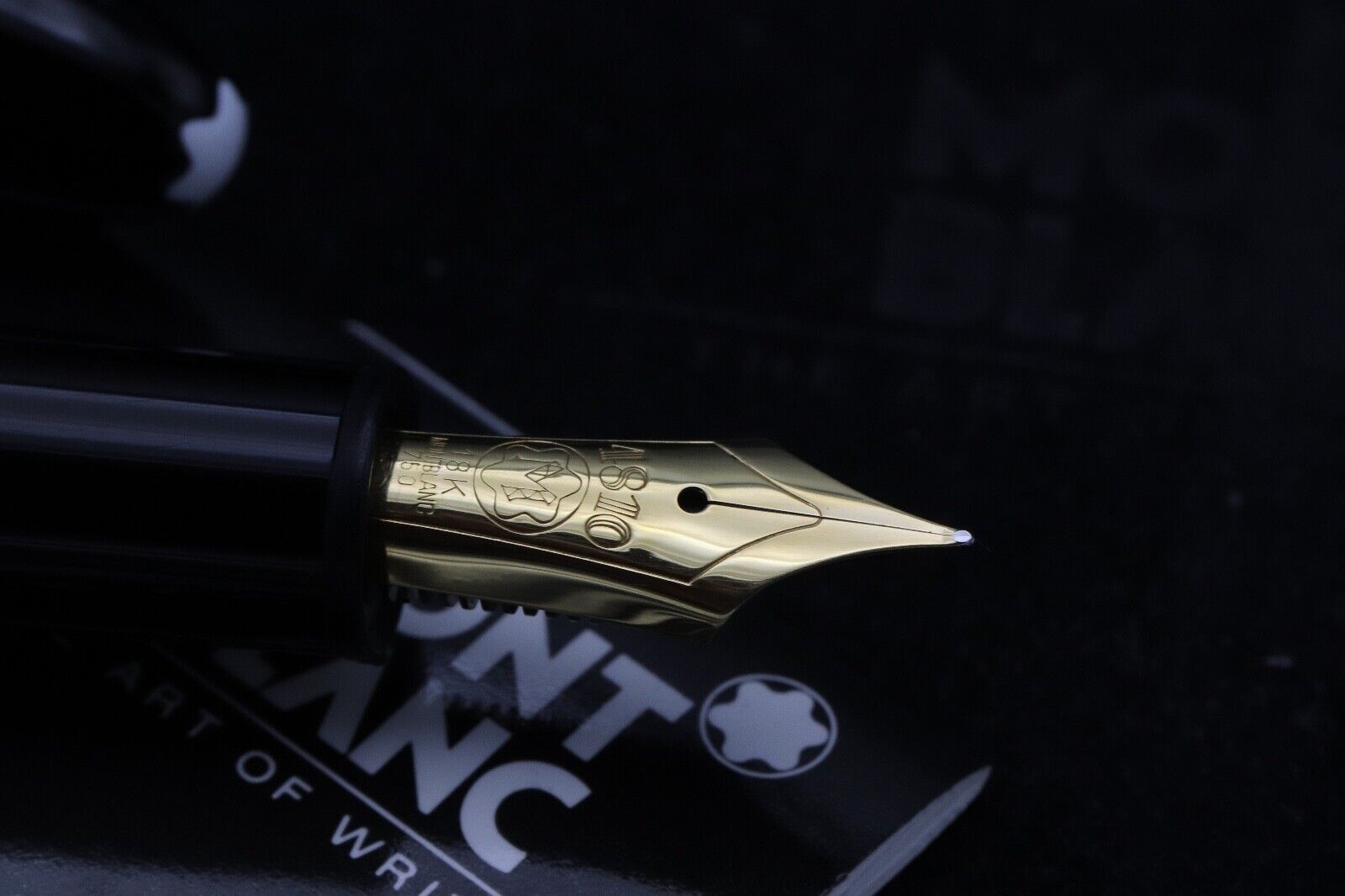 Montblanc Meisterstuck 146 LeGrand Gold Coated Fountain Pen - Monotone Nib image 2
