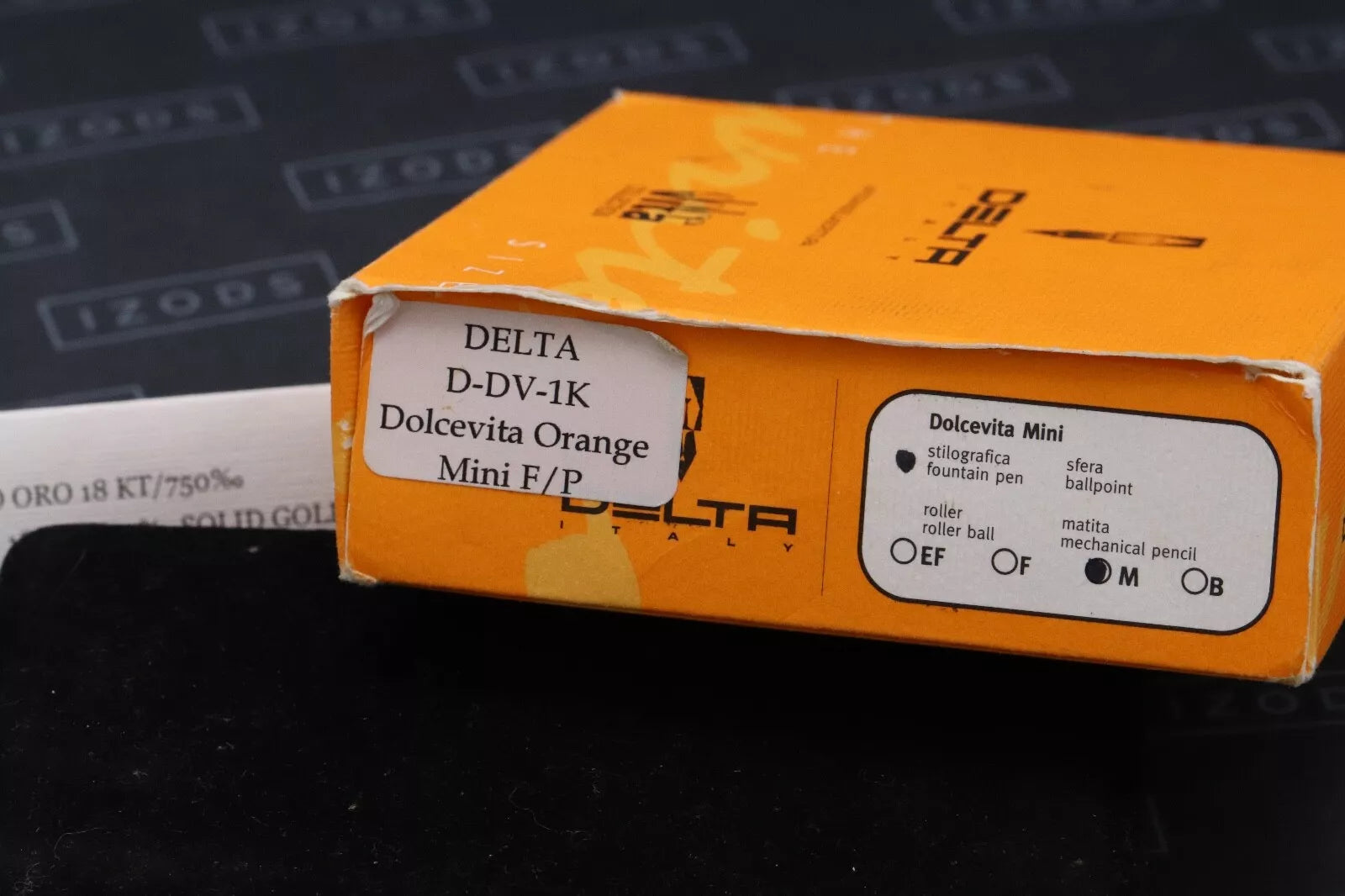 Delta Dolcevita Mini Fountain Pen - 18k Medium Nib image 8