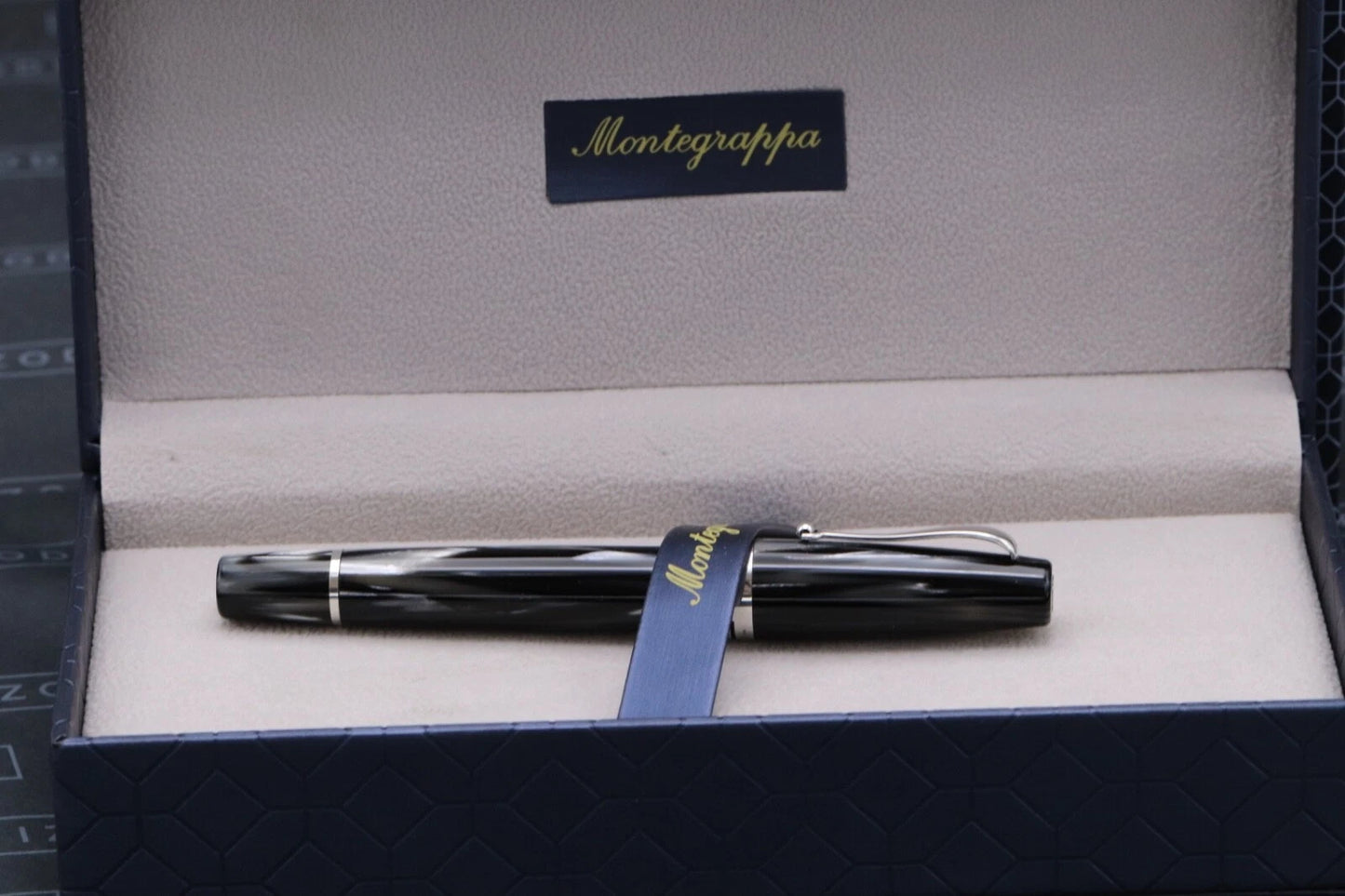 Montegrappa Extra 1930 Black White Celluloid Fountain Pen - EF Nib image 1