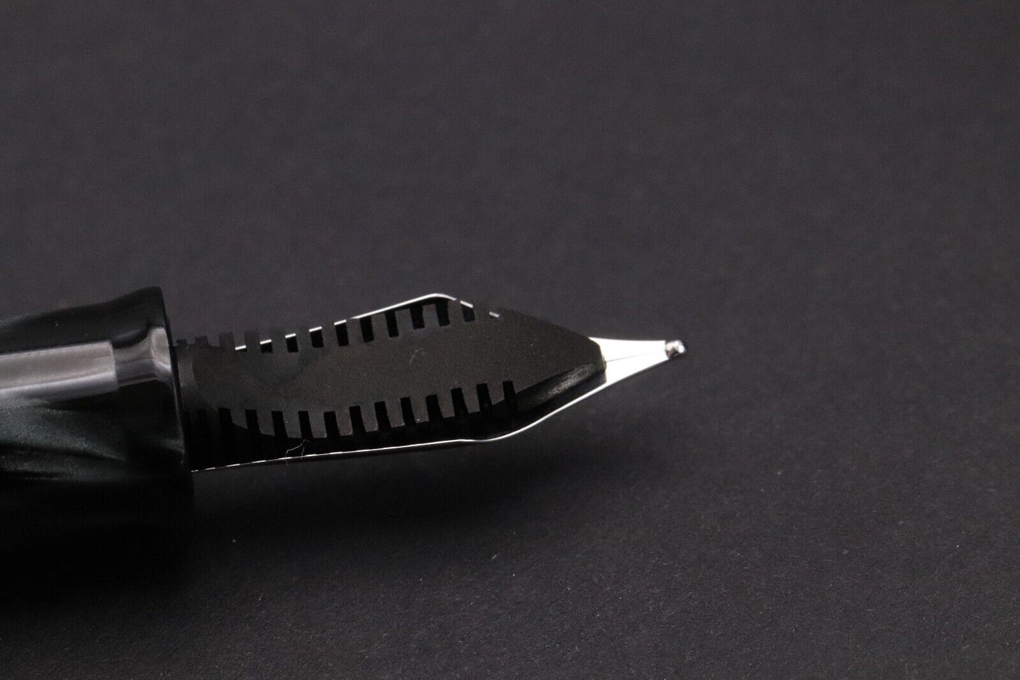 Leonardo Gioiellino Lever Filler Pearl Grey Celluloid Fountain Pen – Broad Nib image 4