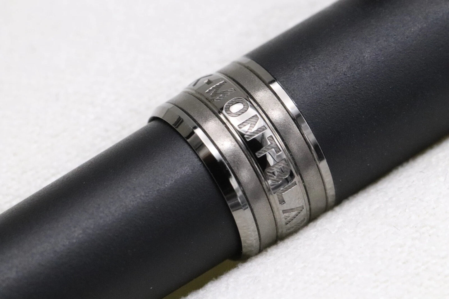 Montblanc Meisterstuck Classique Ultra Black Rollerball / Fineliner Pen image 7