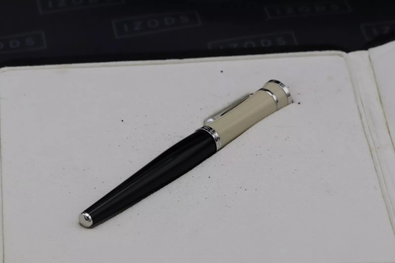 Montblanc Muses Greta Garbo Special Edition Fountain Pen image 10