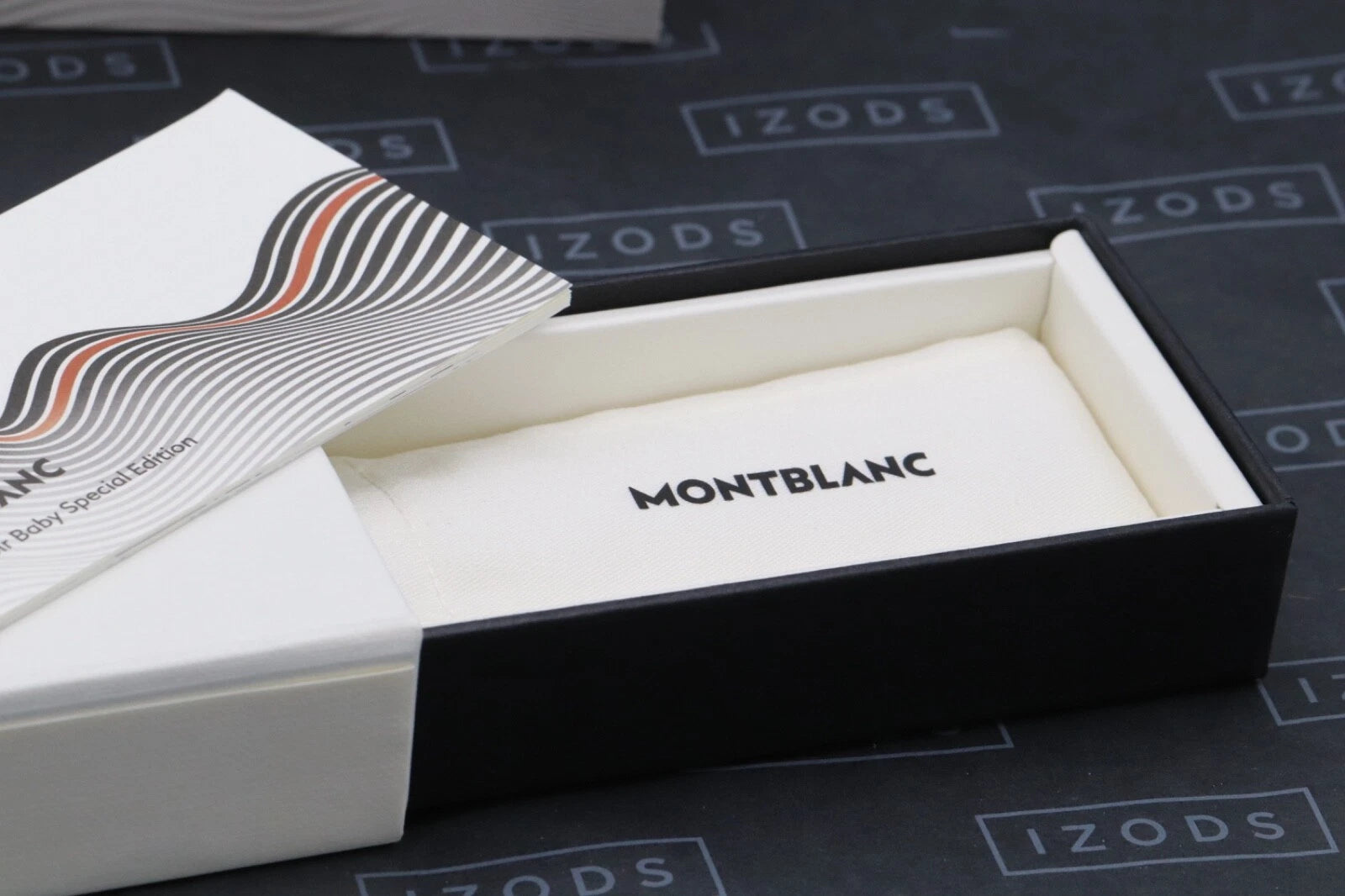 Montblanc Heritage Rouge et Noir Baby Ivory-Resin Fountain Pen image 3