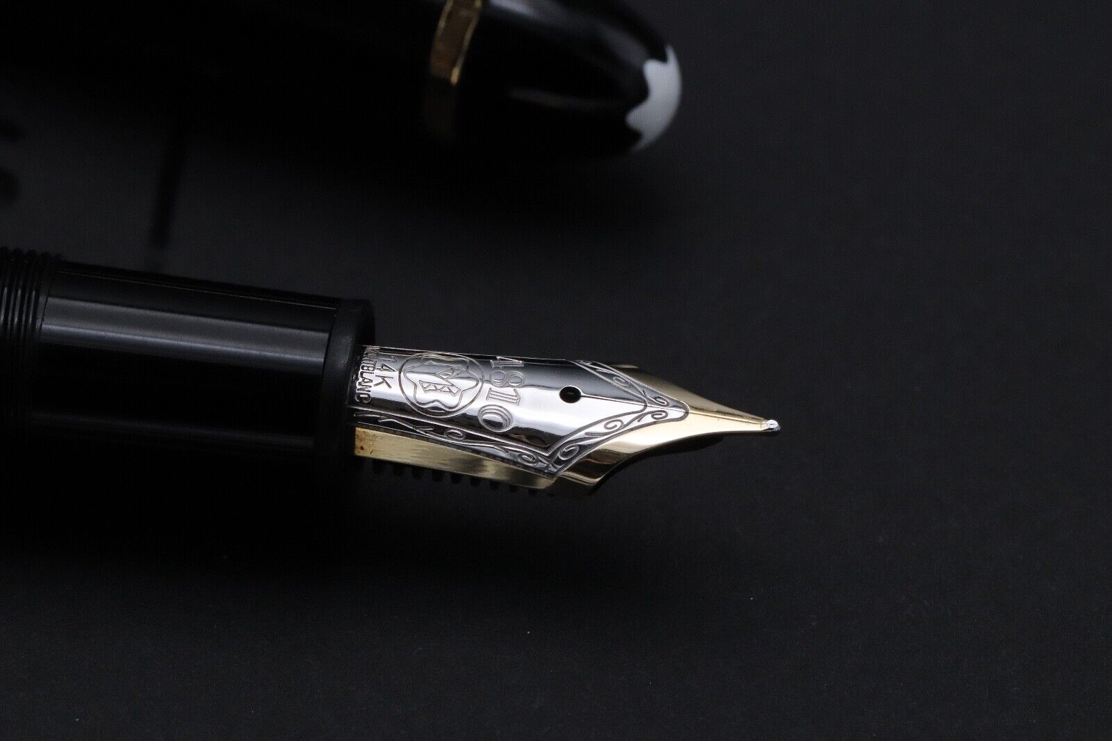 Montblanc Meisterstuck 146 LeGrand Gold-Coated Fountain Pen image 2