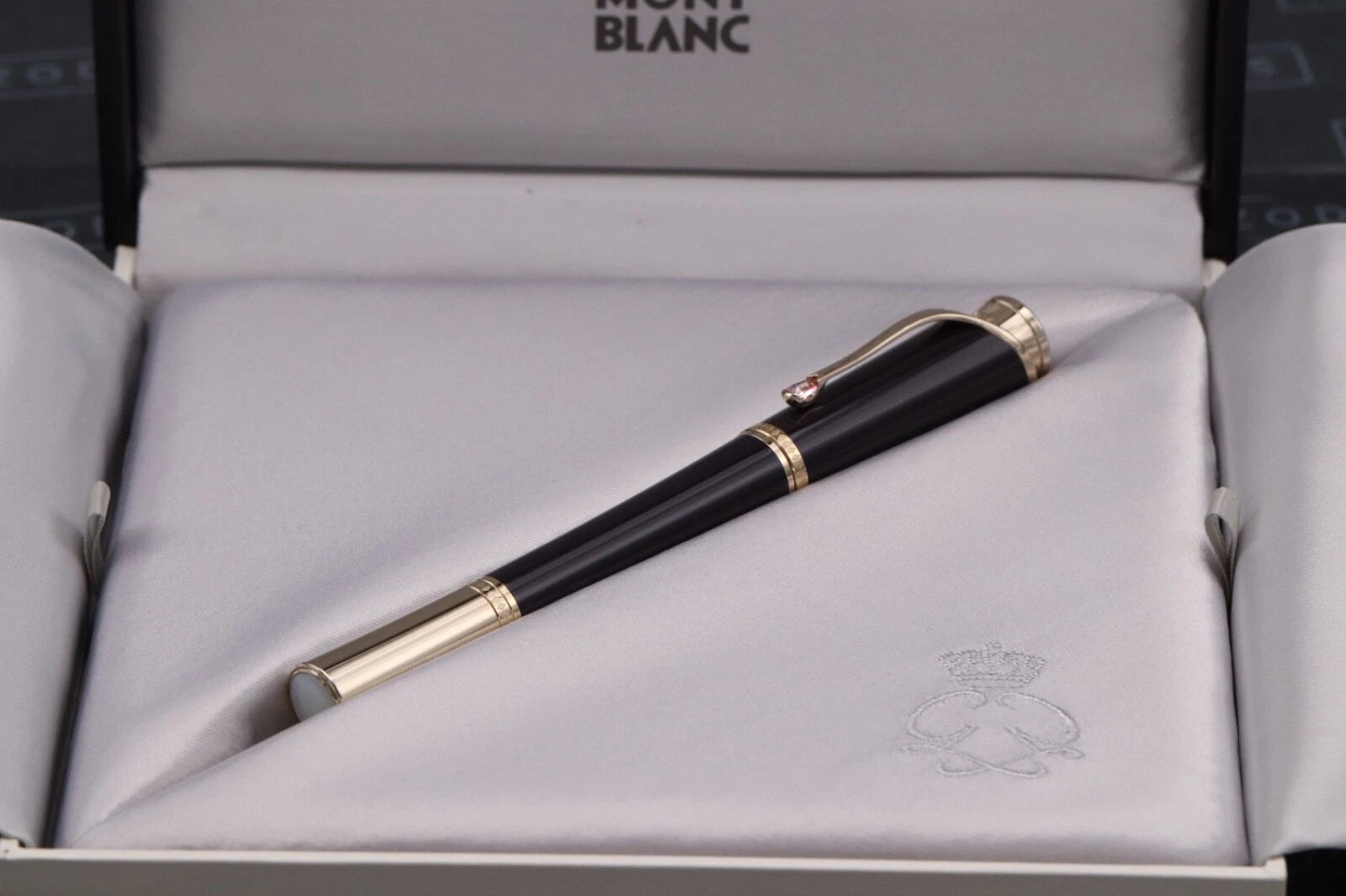 Montblanc Princesse Grace de Monaco Purple Fountain Pen - UNUSED image 6