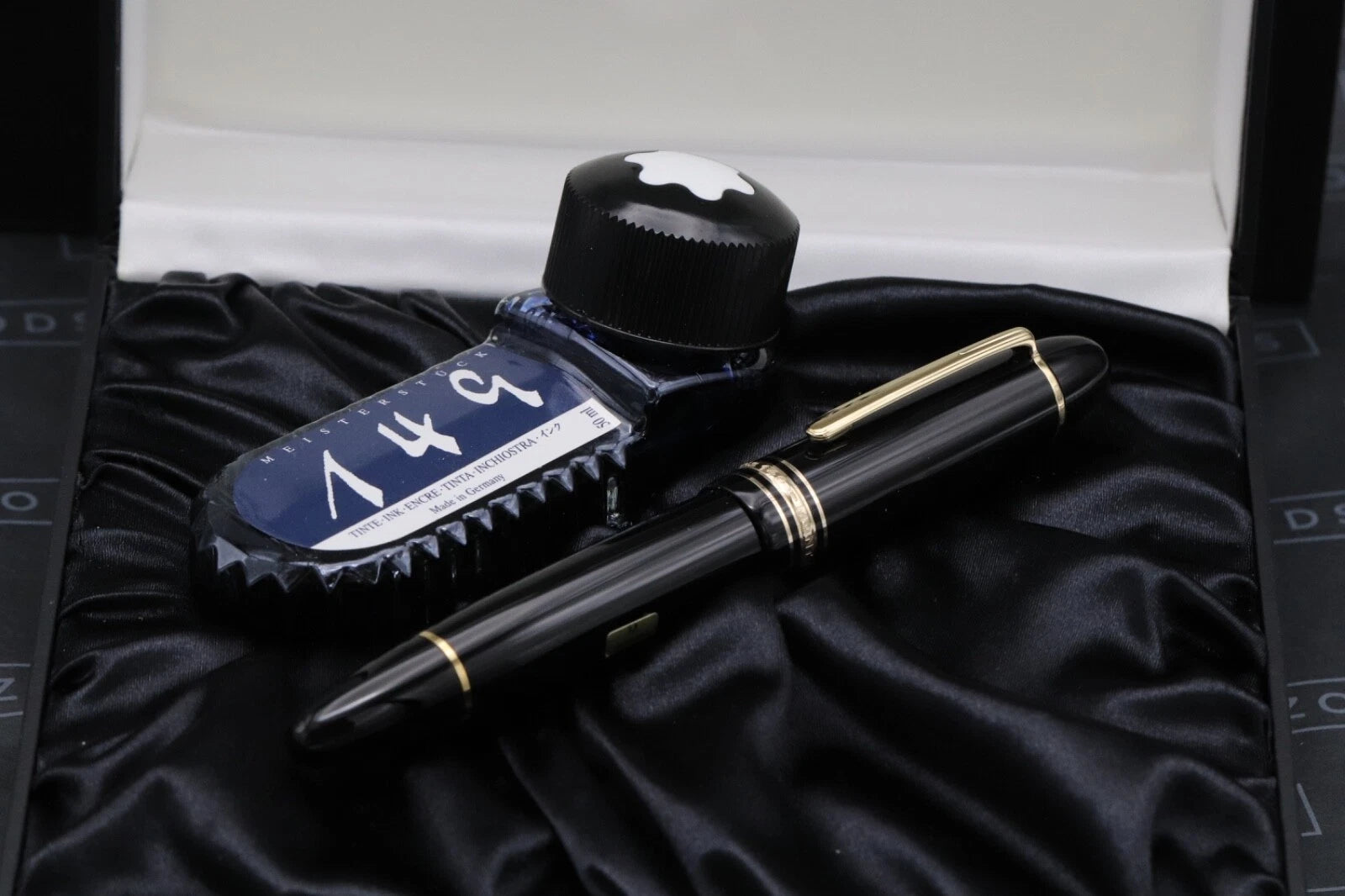 Montblanc Meisterstuck 149 Gold-Coated Fountain Pen - DIPPED image 3