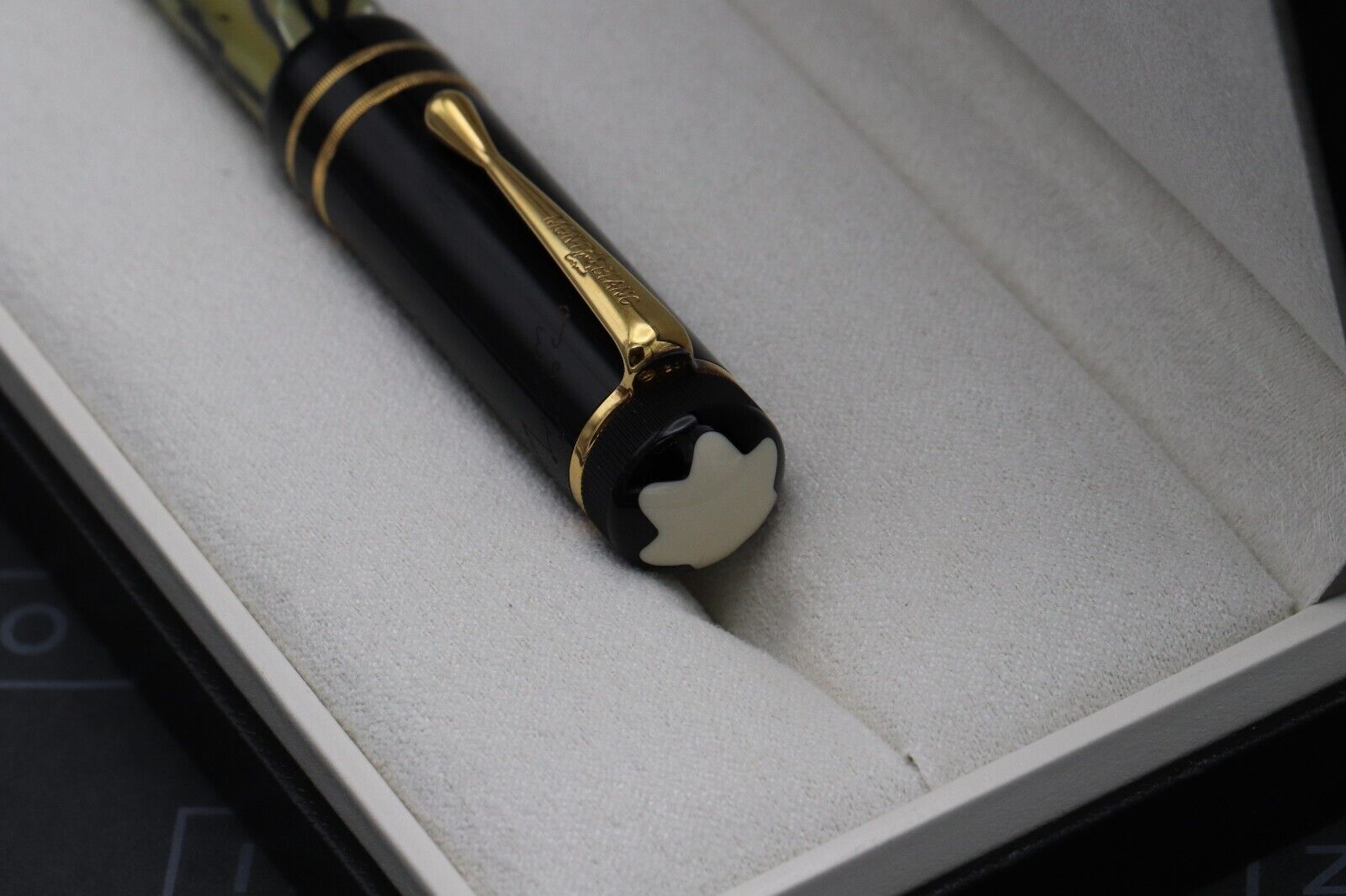 Montblanc Writers Edition Oscar Wilde Fountain Pen image 7