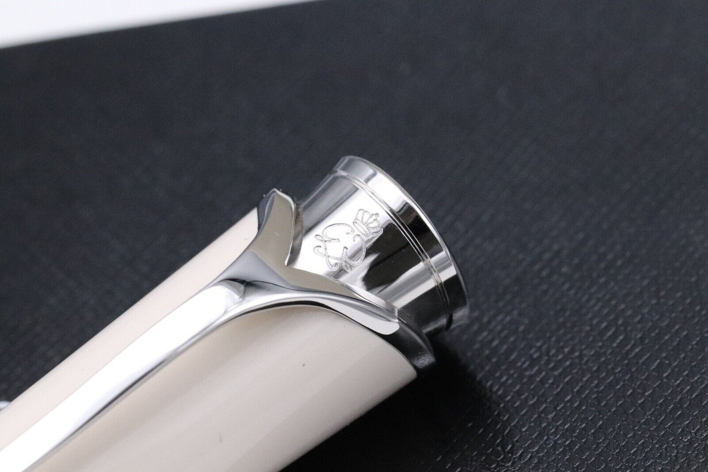 Montblanc Princesse Grace de Monaco Ivory-Resin Rollerball / Fineliner Pen image 3