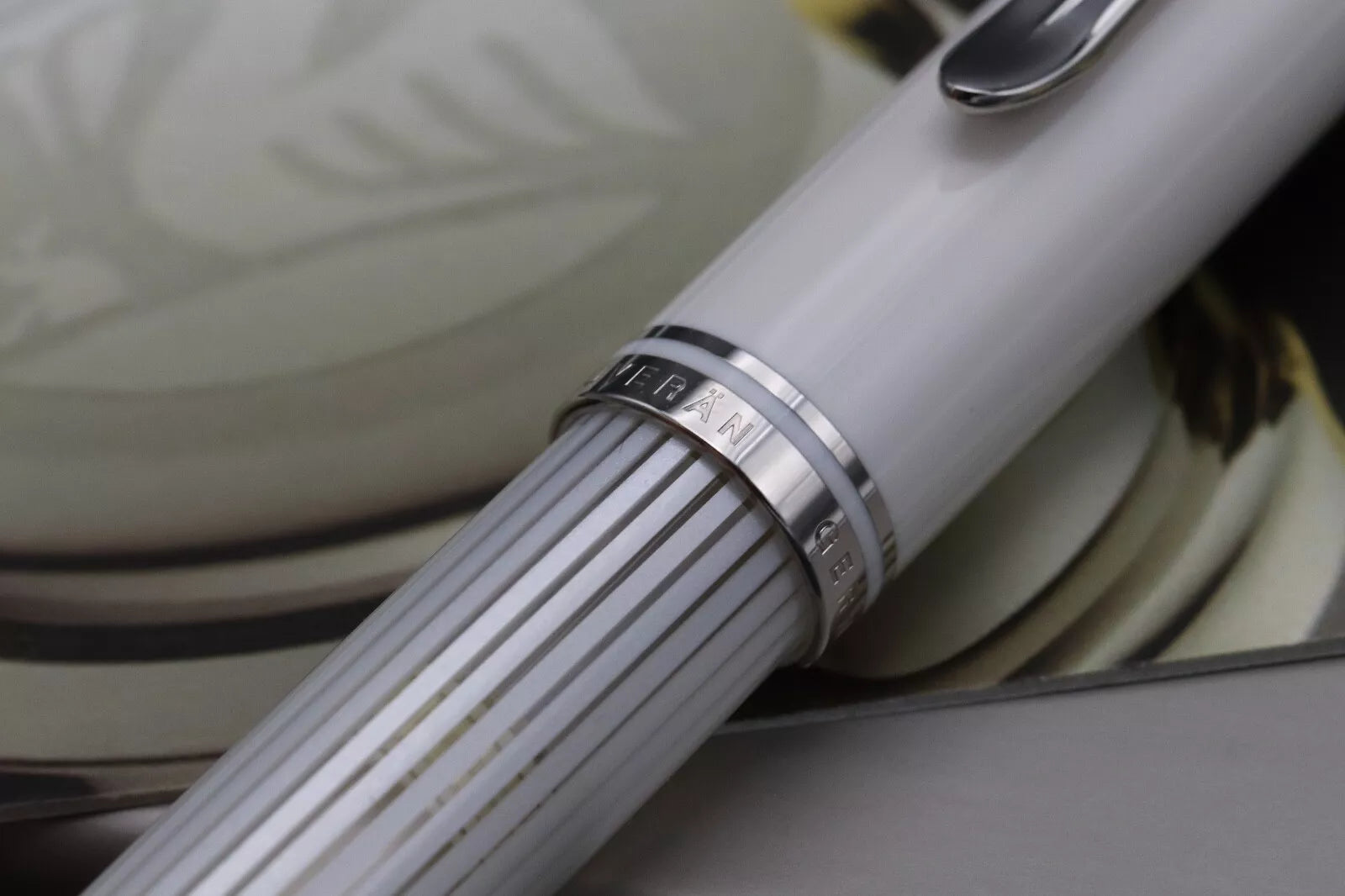 Pelikan Souveran M605 White Transparent Fountain Pen - Fine Nib image 5