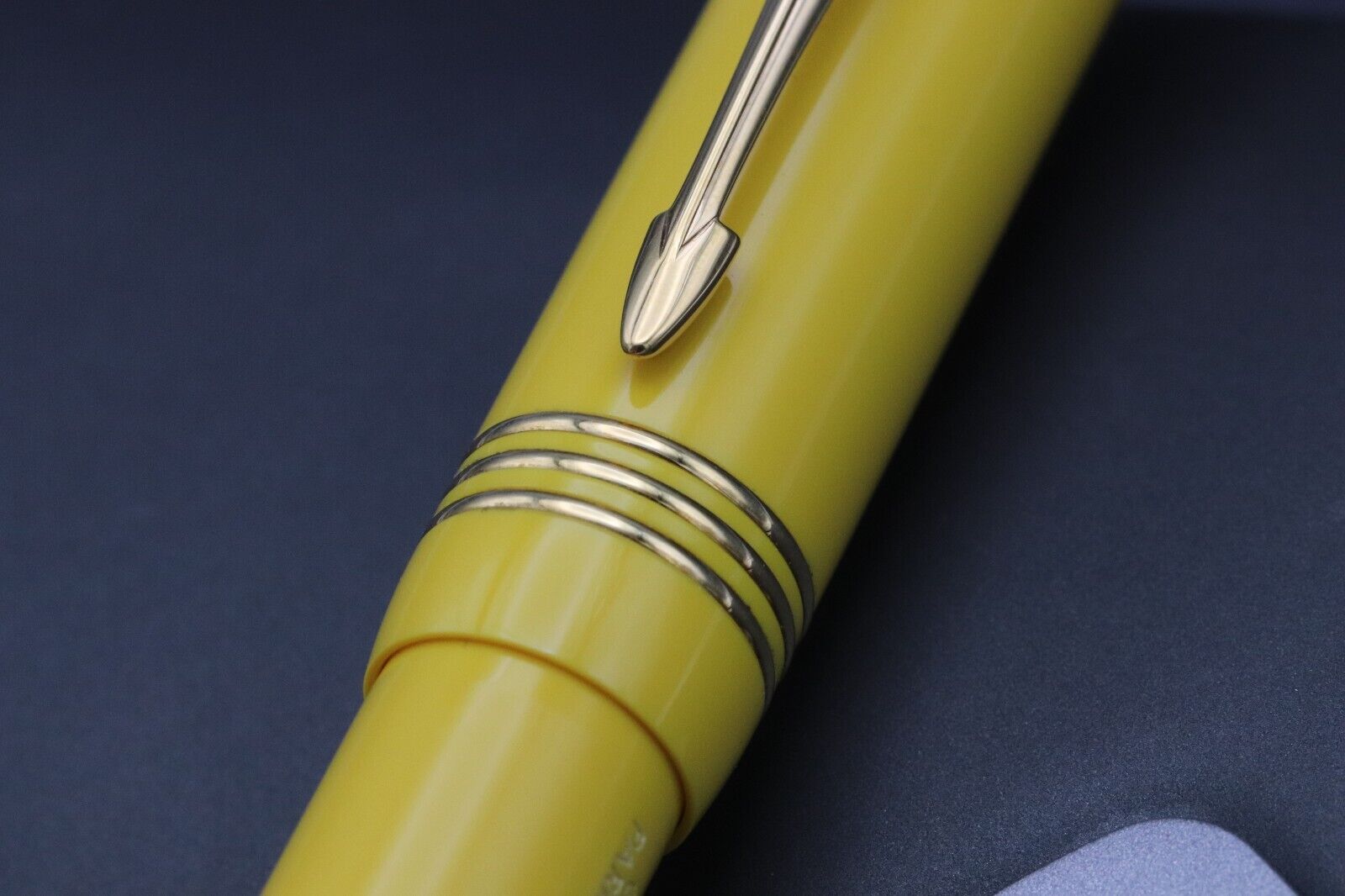 Parker Duofold Centennial Mandarin Yellow LE Fountain Pen - Italic Broad Nib image 4