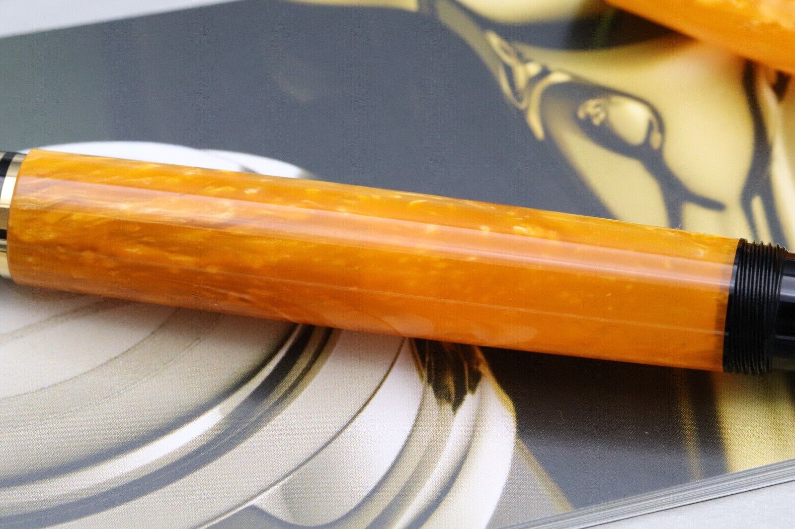 Pelikan Souveran M600 Vibrant Orange Fountain Pen - Broad Nib image 3