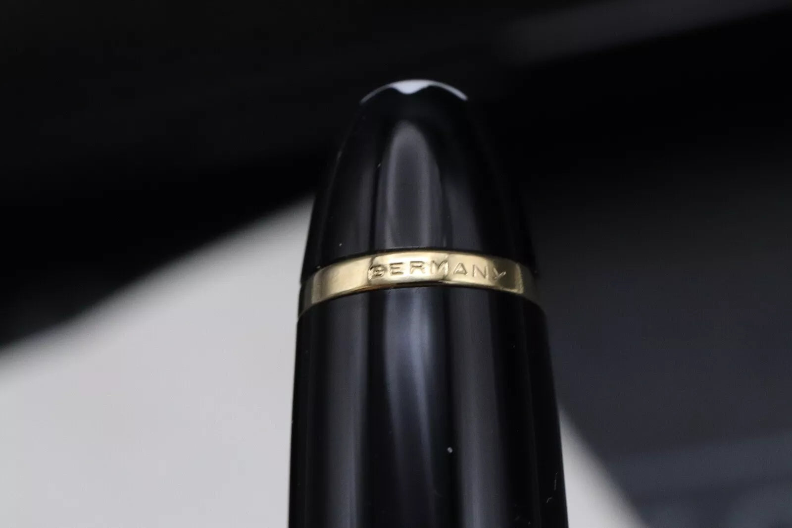 Montblanc Meisterstuck 146 LeGrand Gold Coated Fountain Pen - Mono Nib image 2
