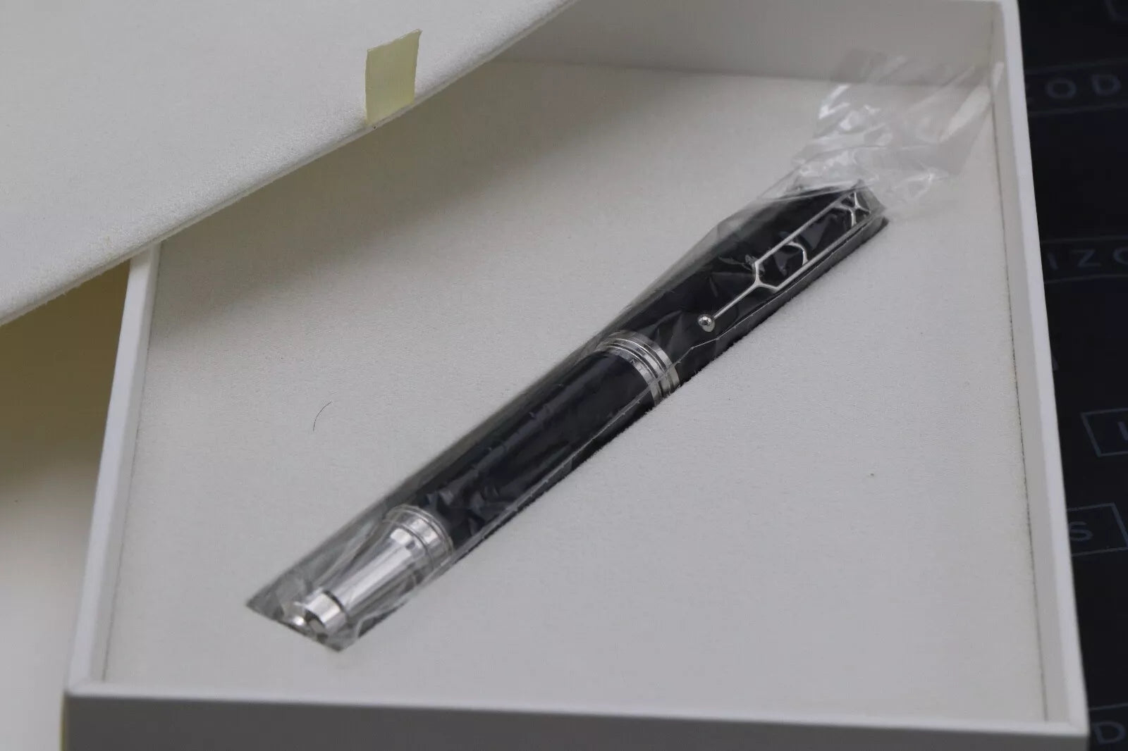 Montblanc Writers Edition Victor Hugo Fountain Pen - EF Nib image 8