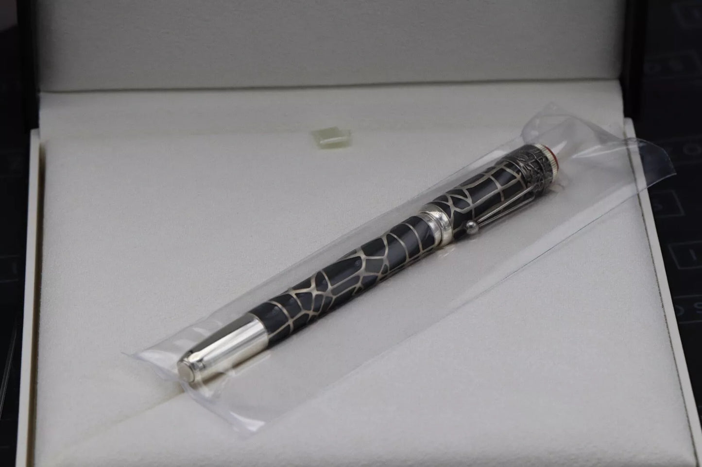 Montblanc Heritage Rouge et Noir Metamorphosis LE1906 Fountain Pen - SEALED image 11