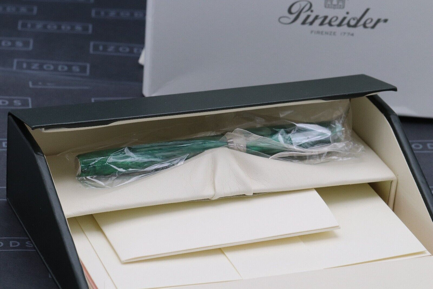 Pineider La Grande Bellezza Gemstones Malachite Green Fountain Pen - Medium Nib image 5