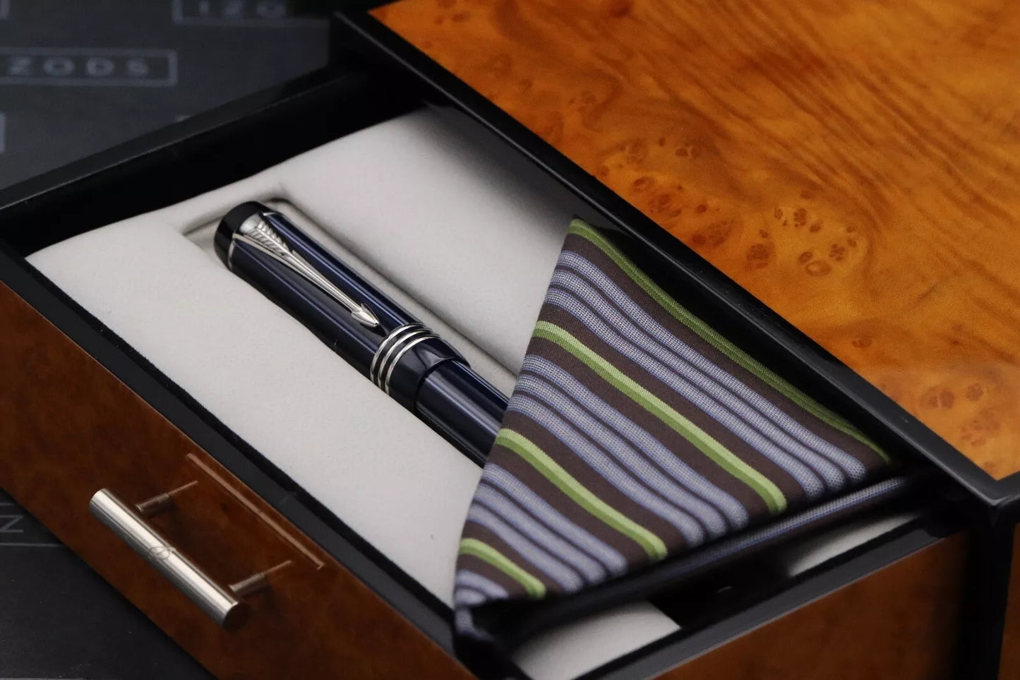 Parker Duofold International Navy Pinstripe Fountain Pen image 7