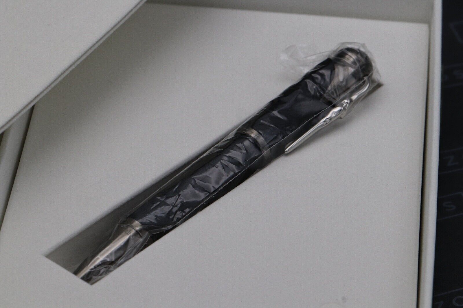 Montblanc Writers Edition Homage to Brothers Grimm Fountain Pen - UNUSED image 9