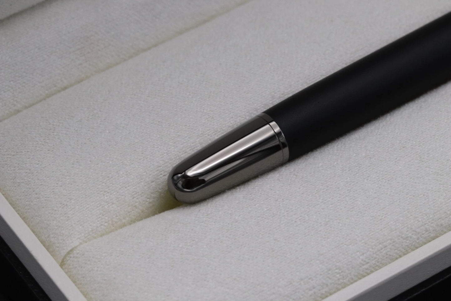 Montblanc Meisterstuck Classique Ultra Black Rollerball / Fineliner Pen image 9