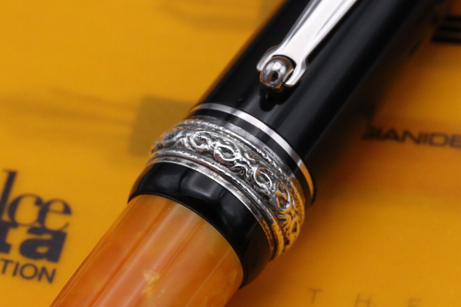 Delta Dolcevita Mini Fountain Pen - 18k Medium Nib image 3