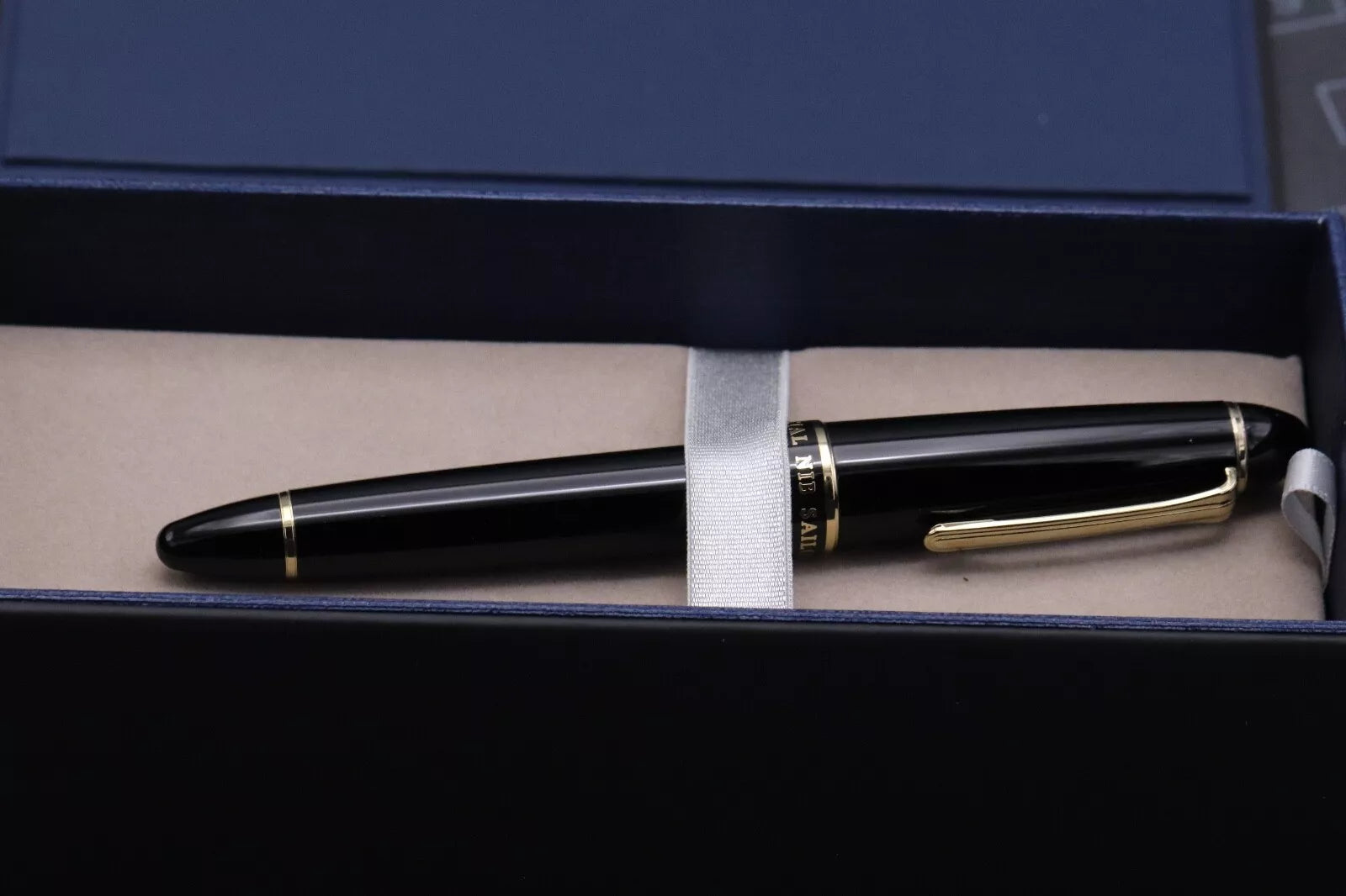 Sailor 1911L Black Gold Fountain Pen - Naginata Cross Point Nib image 7