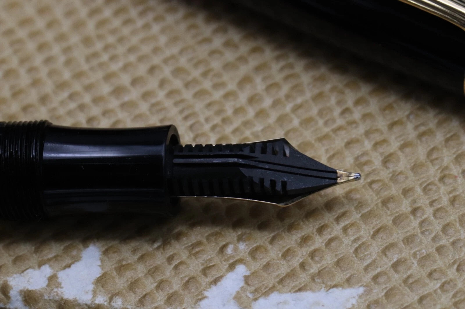 Montblanc Meisterstuck 146 Celluloid 1950s Gold Coated Fountain Pen image 5
