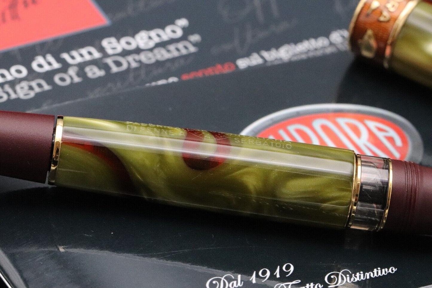Aurora Asia Limited Edition Fountain Pen - 18k Medium image 3