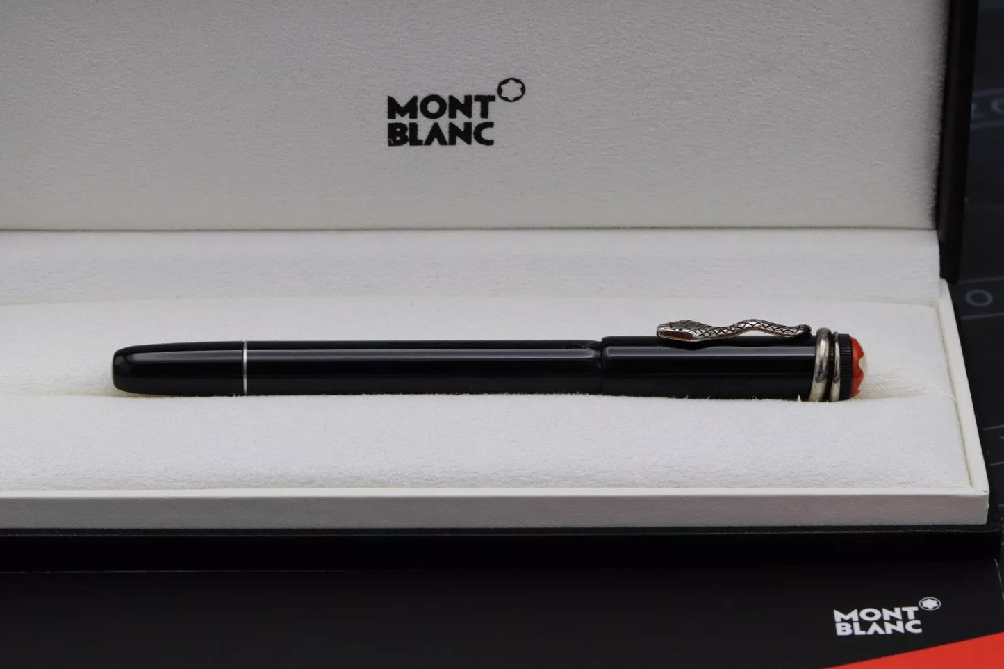 Montblanc Heritage Rouge et Noir Black SE Rollerball / Fineliner Pen image 5
