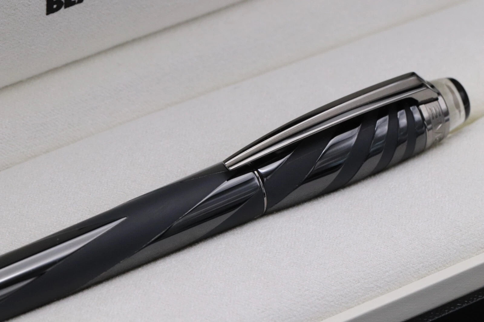 Montblanc Starwalker Black Ceramics Fountain Pen image 8