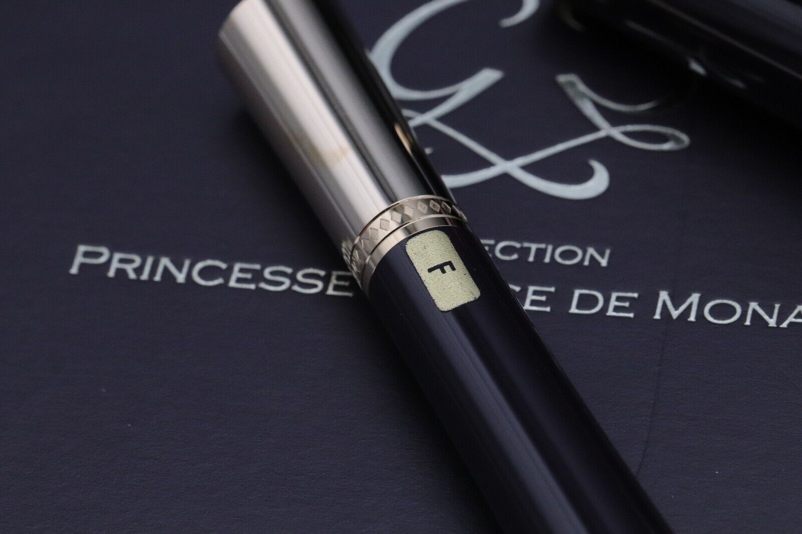Montblanc Princesse Grace de Monaco Purple Fountain Pen image 4
