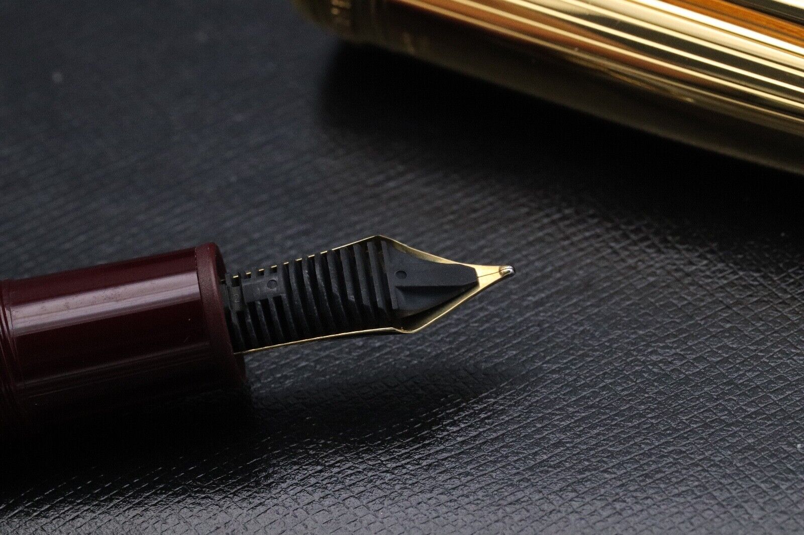 Montblanc Meisterstuck 146 LeGrand Bordeaux Vermeil Fountain Pen - UNUSED image 3